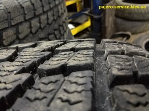 Зимова гума Toyo 265/65/17 для Паджеро